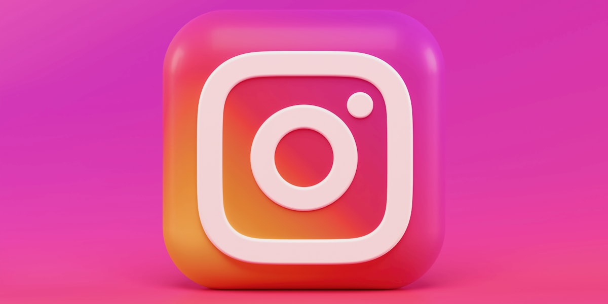 Web Sitesi mi, Instagram'dan Pazarlama mı? blog kapak görseli